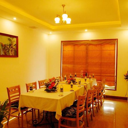 Central Hotel Куанг Нгай Екстериор снимка