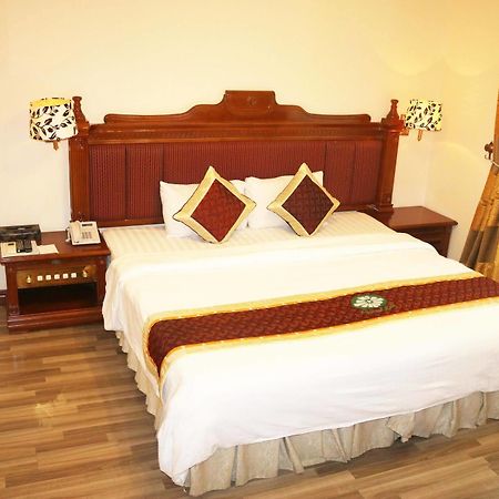 Central Hotel Куанг Нгай Екстериор снимка