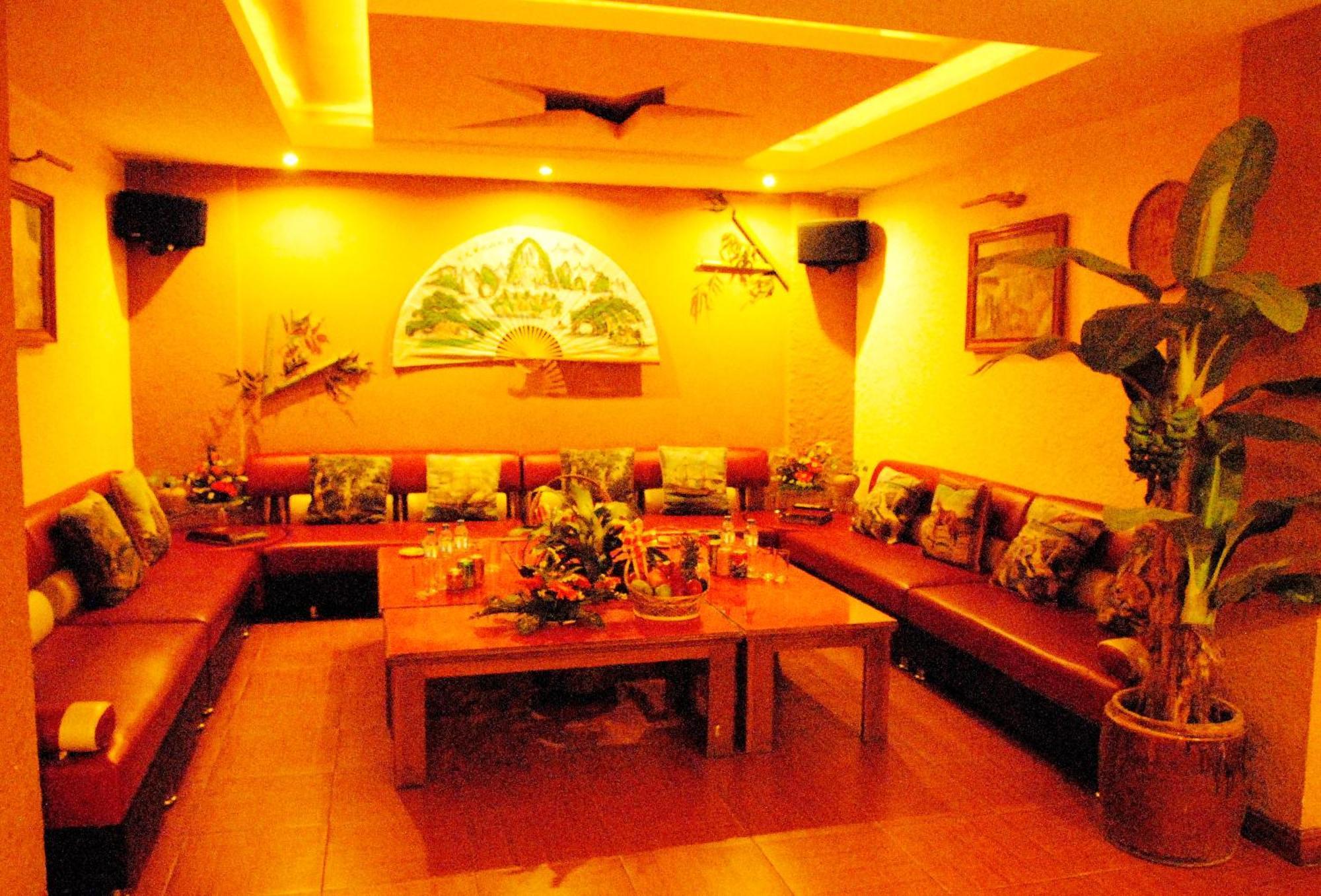 Central Hotel Куанг Нгай Екстериор снимка