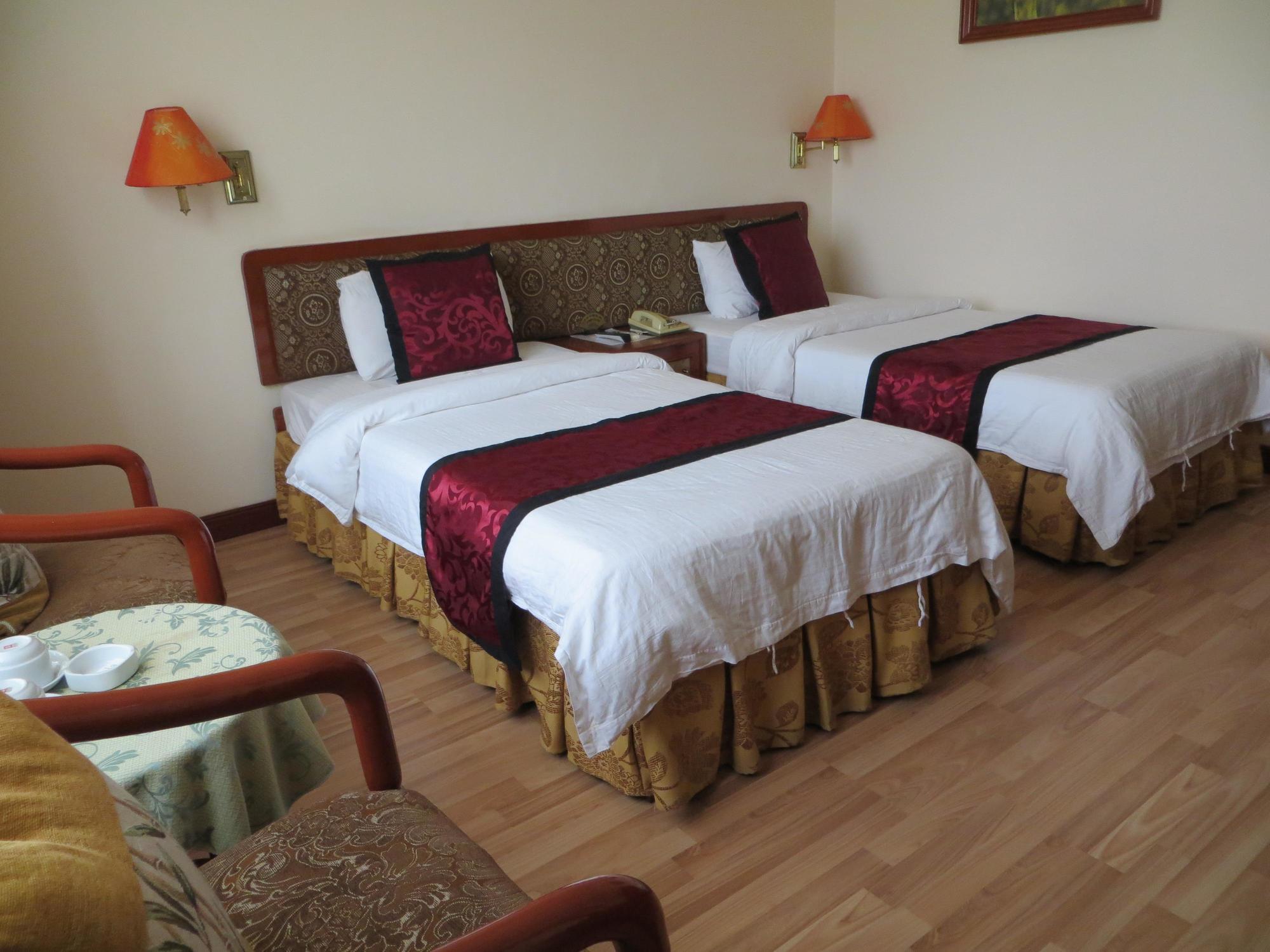 Central Hotel Куанг Нгай Екстериор снимка