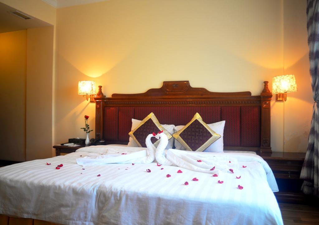 Central Hotel Куанг Нгай Екстериор снимка