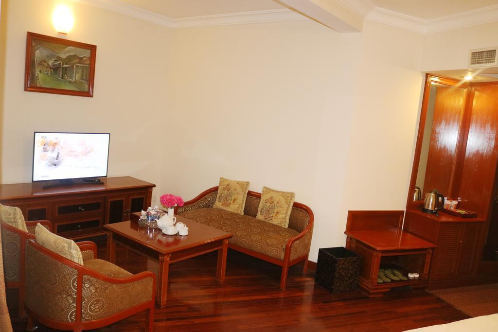 Central Hotel Куанг Нгай Екстериор снимка