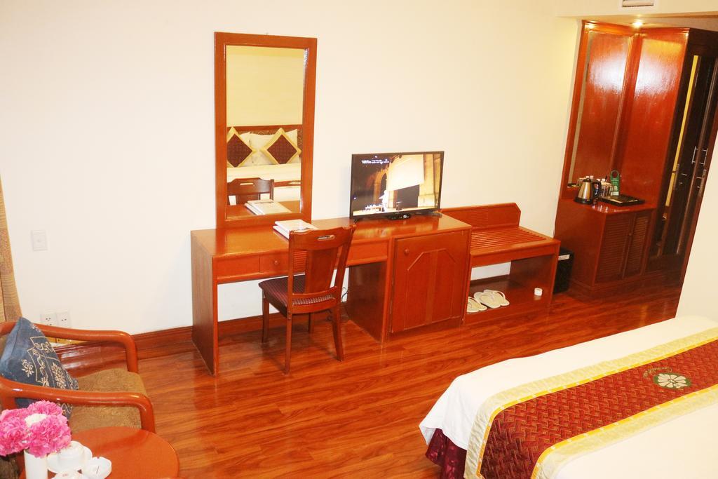 Central Hotel Куанг Нгай Екстериор снимка