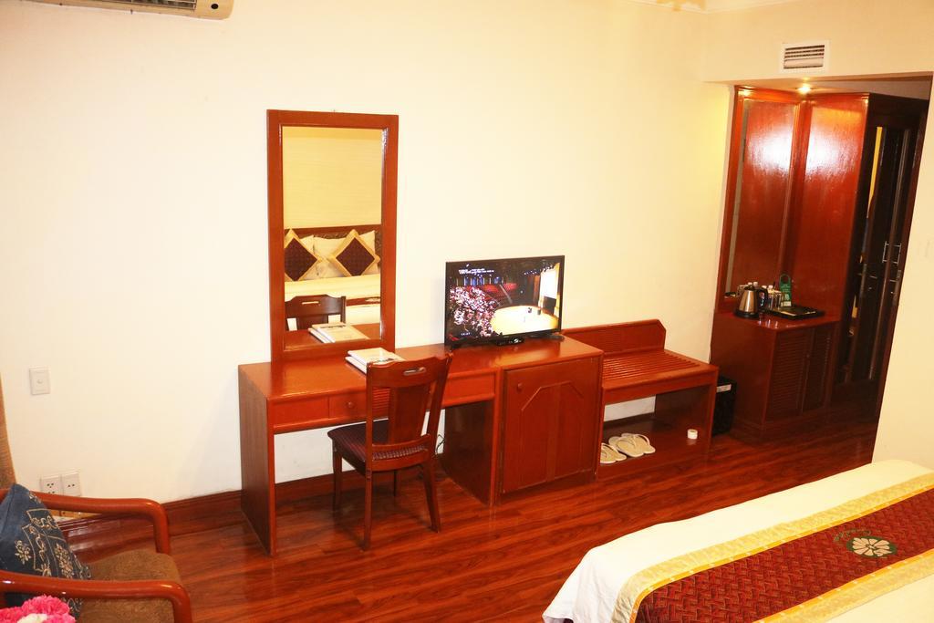 Central Hotel Куанг Нгай Екстериор снимка