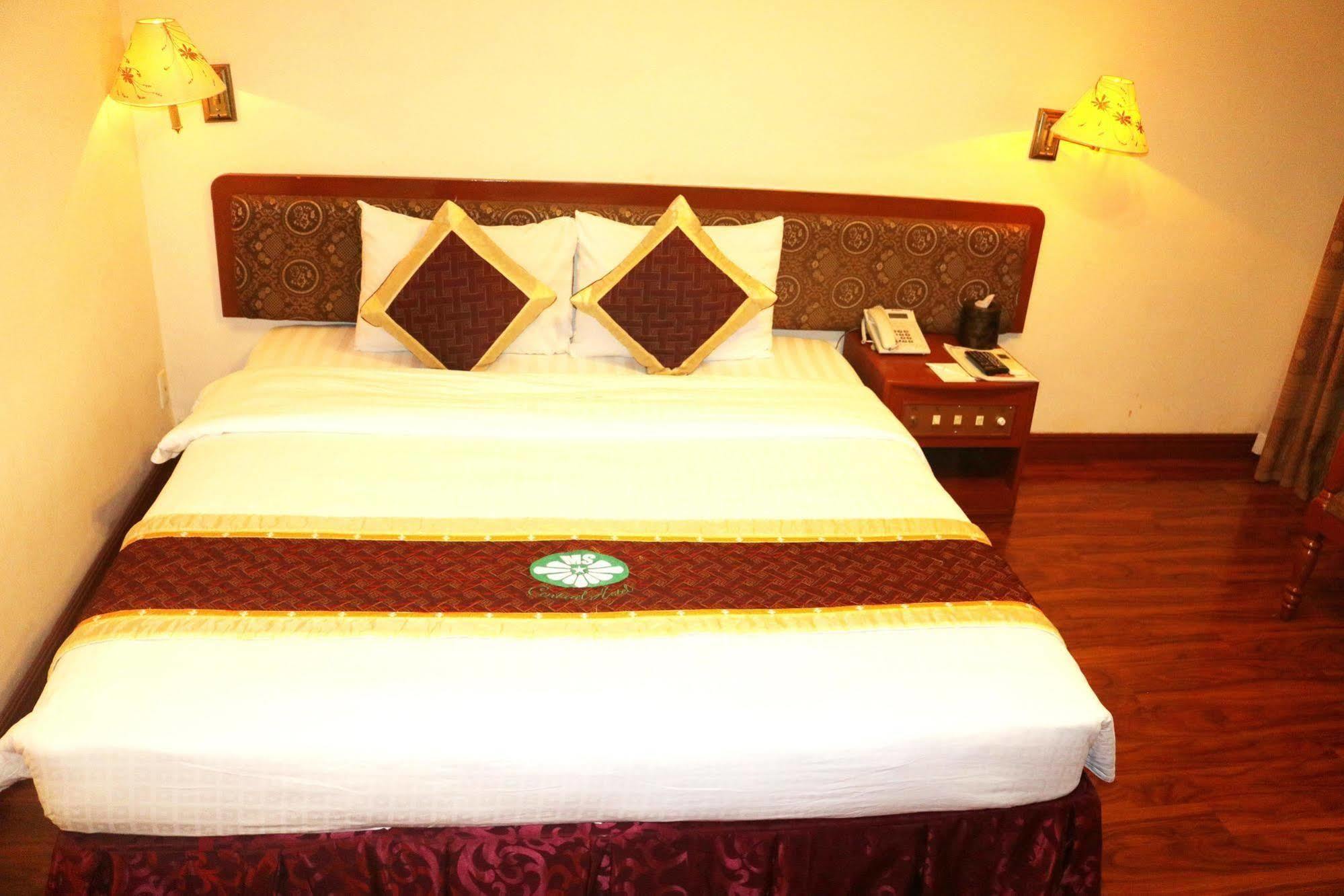 Central Hotel Куанг Нгай Екстериор снимка