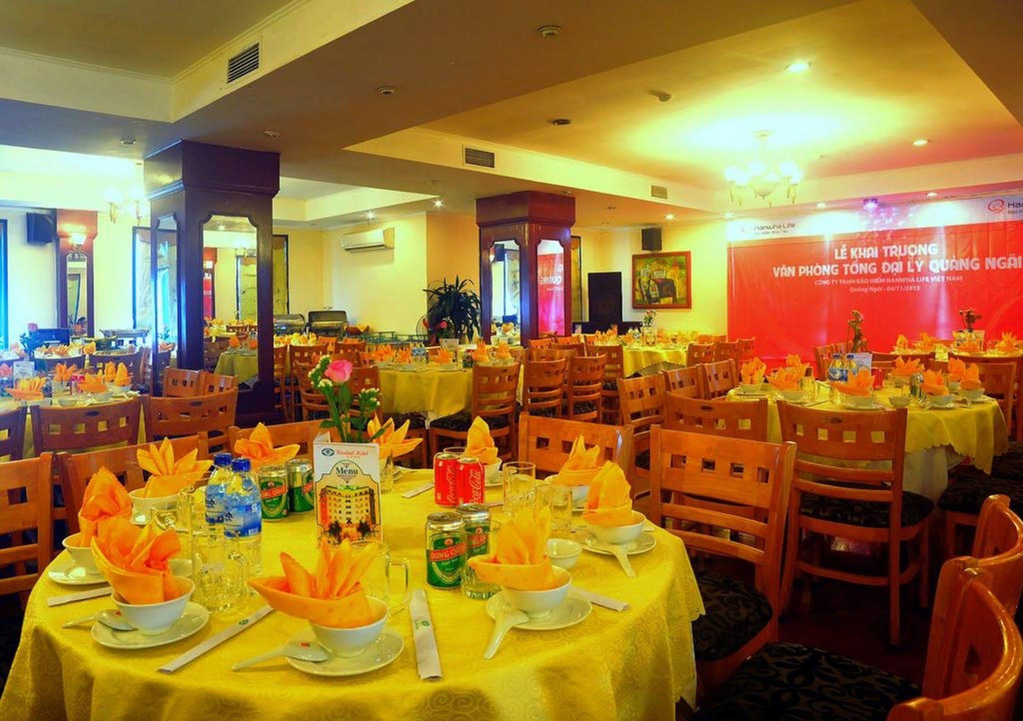 Central Hotel Куанг Нгай Екстериор снимка