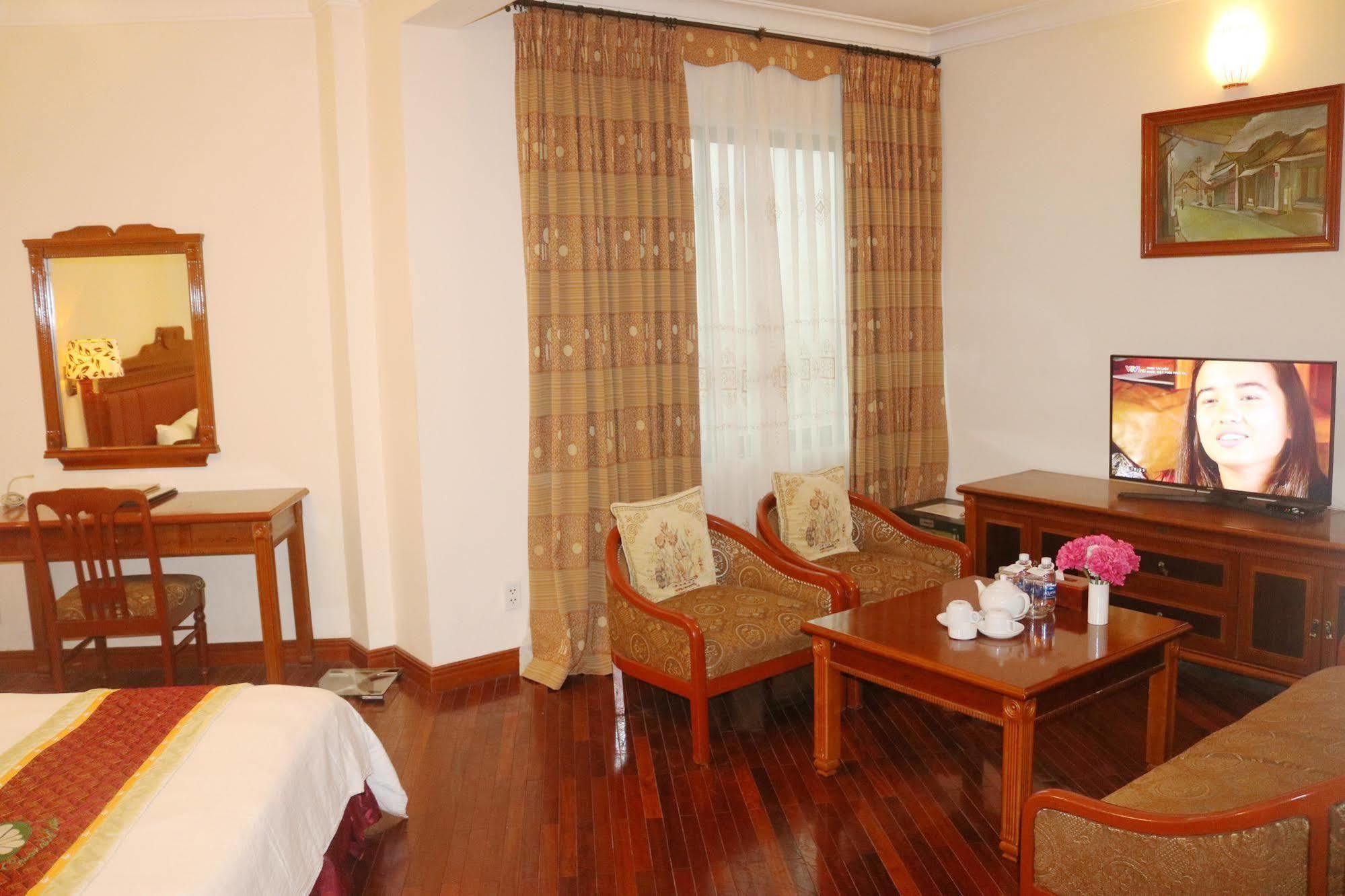 Central Hotel Куанг Нгай Екстериор снимка