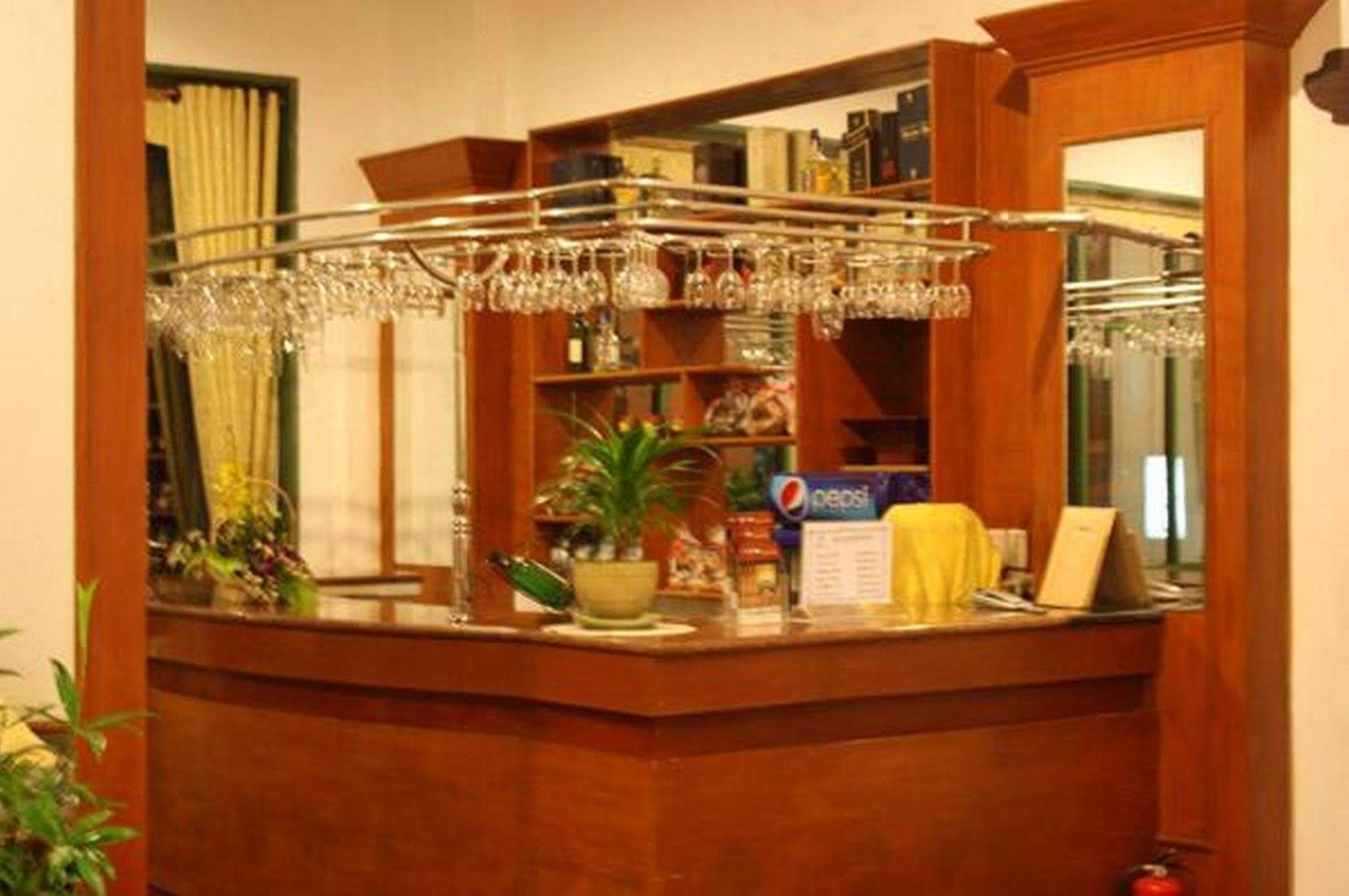 Central Hotel Куанг Нгай Екстериор снимка