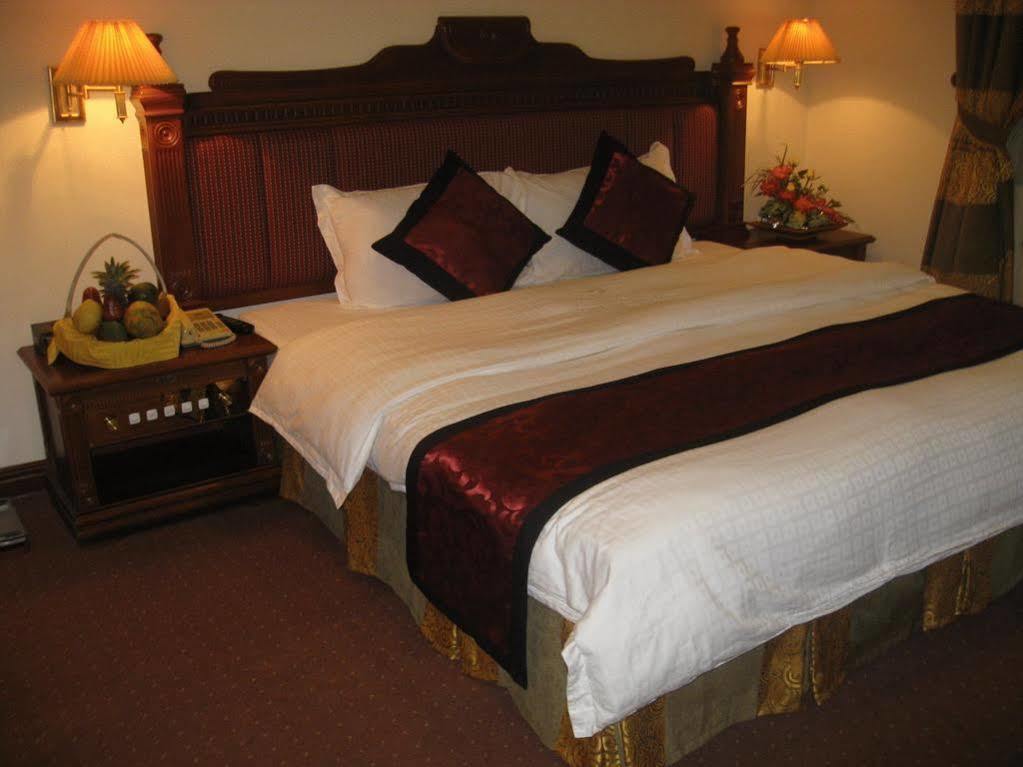 Central Hotel Куанг Нгай Екстериор снимка