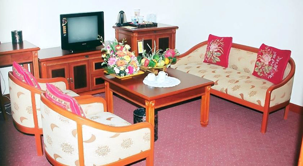 Central Hotel Куанг Нгай Екстериор снимка