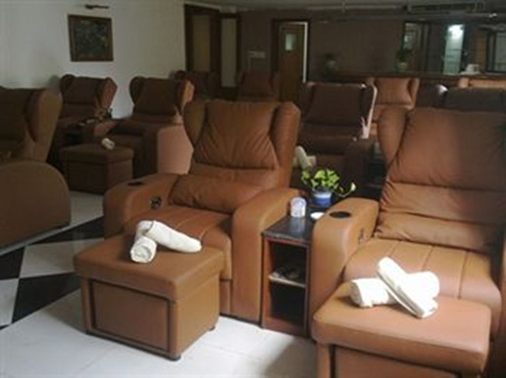 Central Hotel Куанг Нгай Екстериор снимка