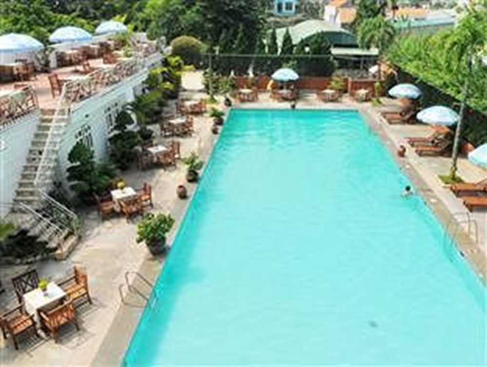 Central Hotel Куанг Нгай Екстериор снимка