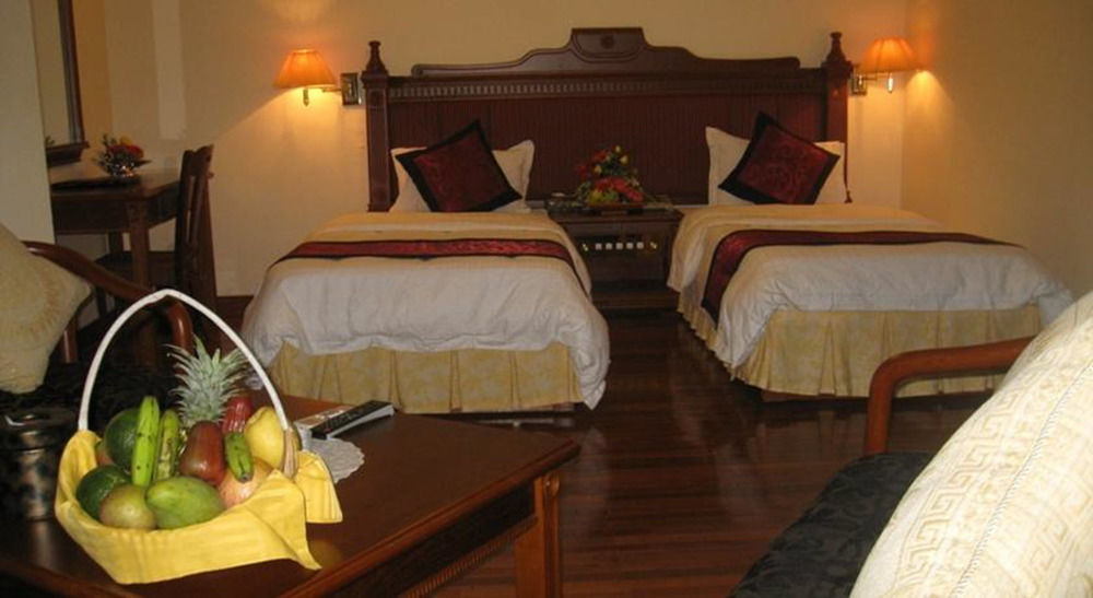 Central Hotel Куанг Нгай Екстериор снимка