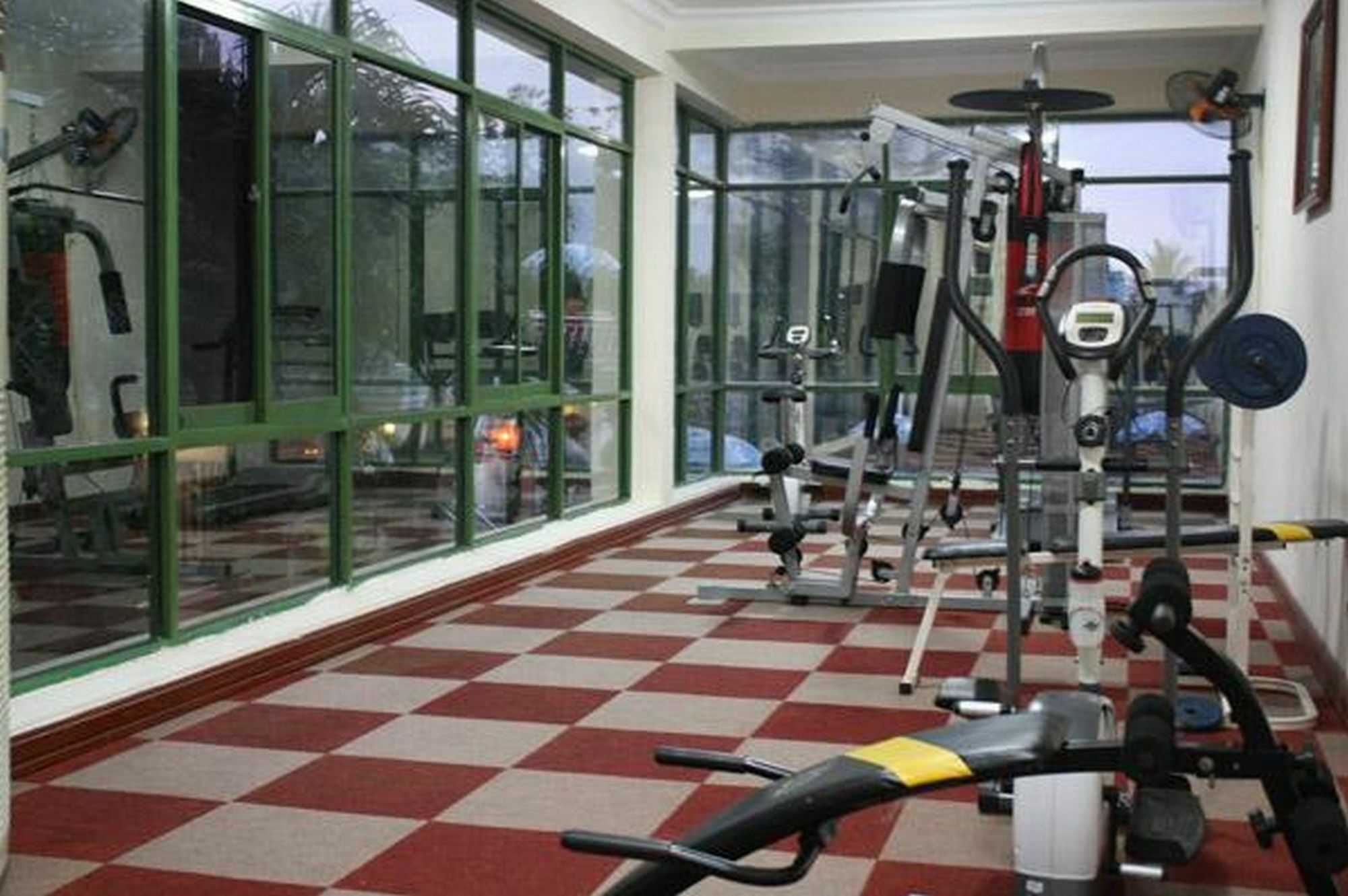 Central Hotel Куанг Нгай Екстериор снимка