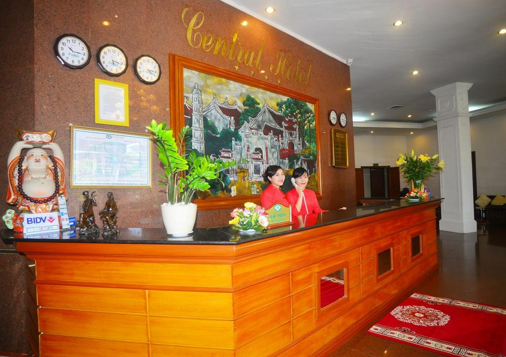 Central Hotel Куанг Нгай Екстериор снимка
