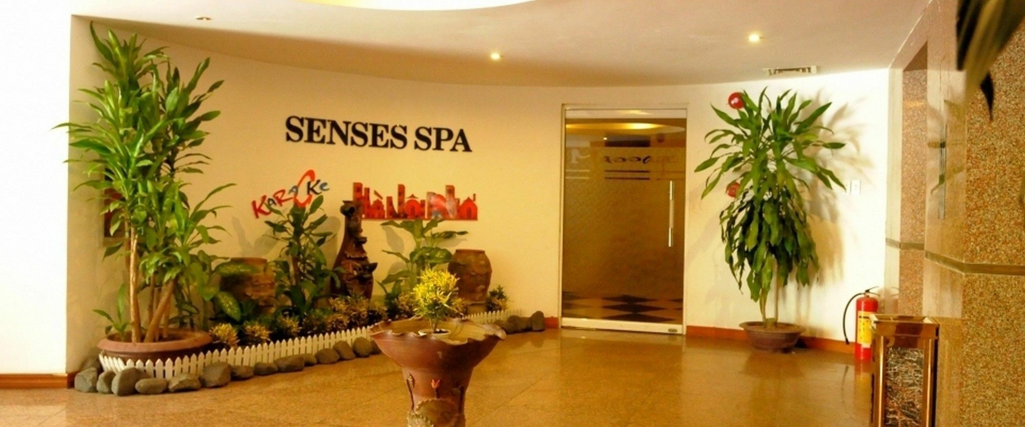 Central Hotel Куанг Нгай Екстериор снимка